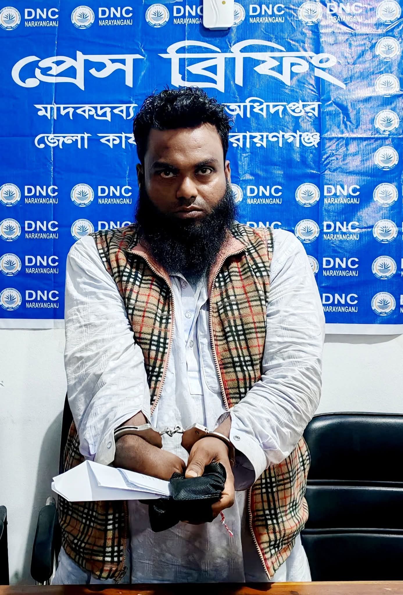 নারায়ণগঞ্জের সিদ্ধিরগঞ্জে ৫০০ পিস ইয়াবাসহ মাদক ব্যবসায়ী গ্রেফতার করেছে মাদকদ্রব্য নিয়ন্ত্রণ অধিদপ্তর