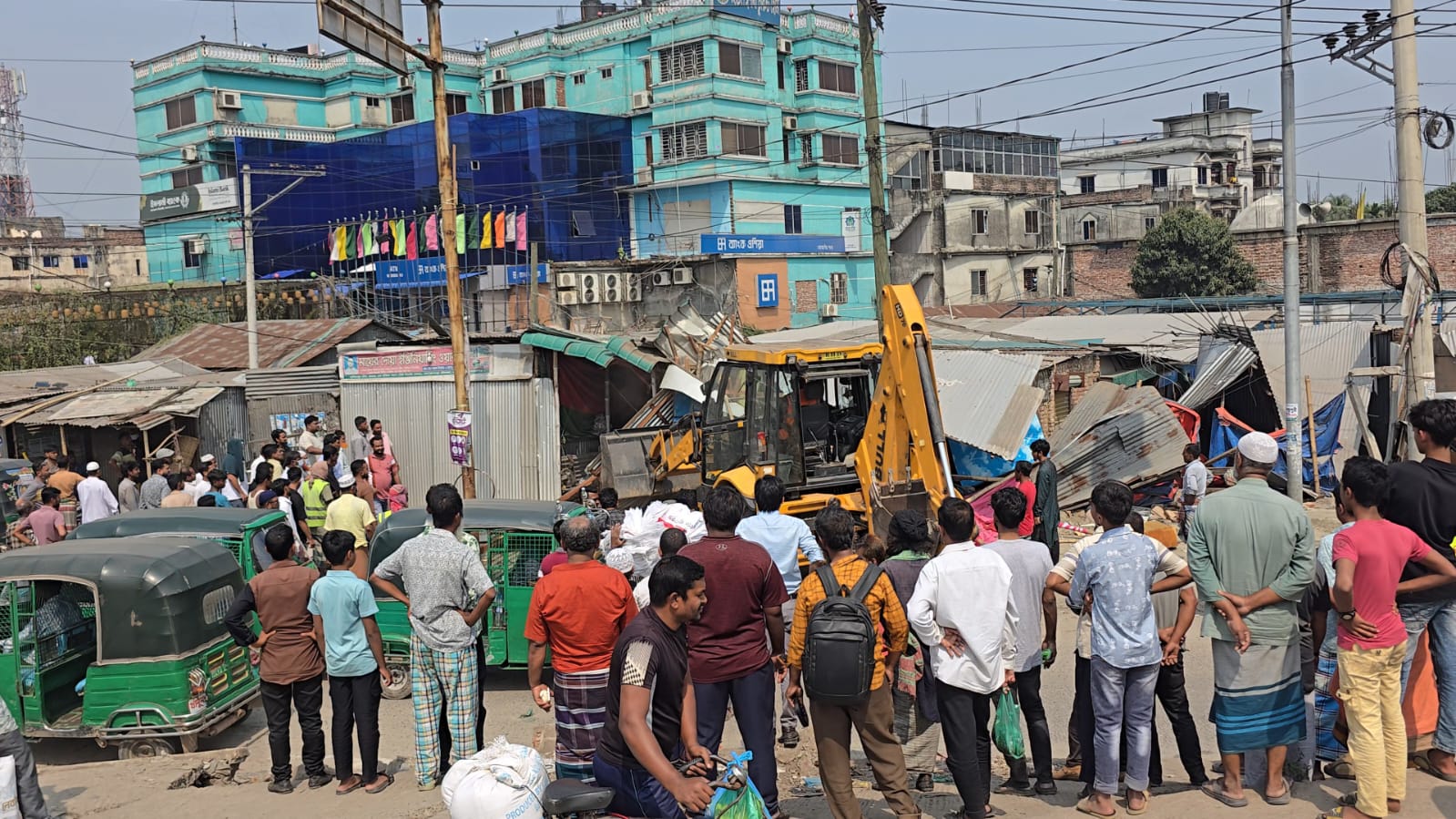 সোনারগাঁয়ে যানজট নিরসনে ঢাকা–চট্টগ্রাম মহাসড়কে পাঁচ শতাধিক অবৈধ স্থাপনা উচ্ছেদ