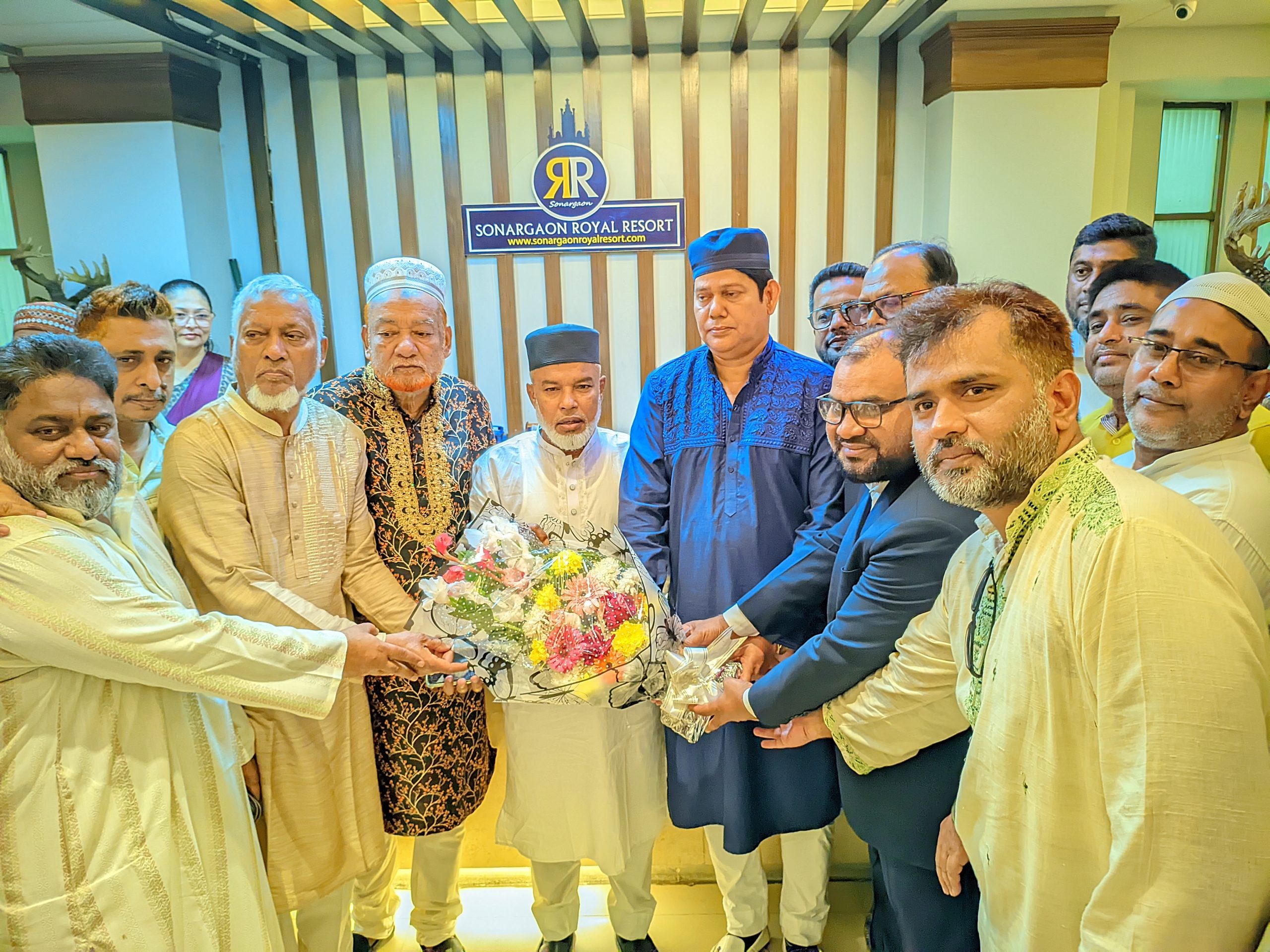 নবনির্বাচিত নারায়ণগঞ্জ ৩ আসনের এমপি আজহারুল ইসলাম মান্নানকে সোনারগাঁ রয়েল রিসোর্ট পরিবারের শুভেচ্ছা।