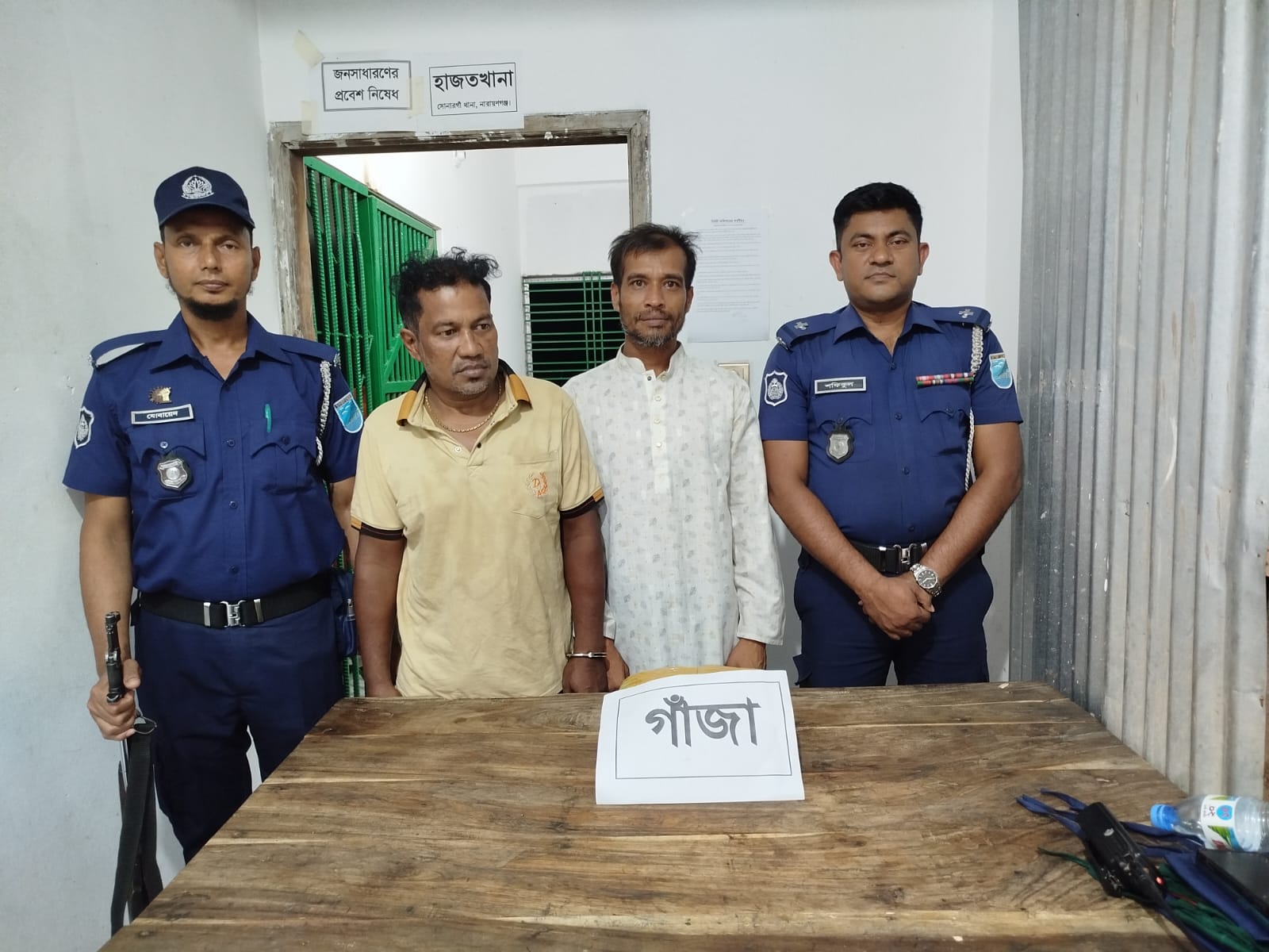 সোনারগাঁয়ে ৫০০ গ্রাম গাঁজাসহ দুই মাদক ব্যবসায়ী আটক
