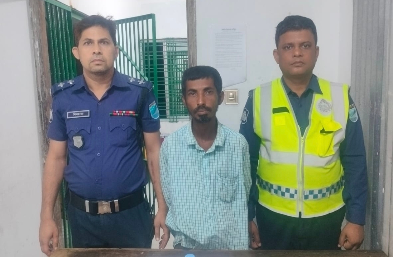 সোনারগাঁ থানা পুলিশের অভিযানে ১০০ গ্রাম গাঁজাসহ এক মাদক ব্যবসায়ী গ্রেফতার