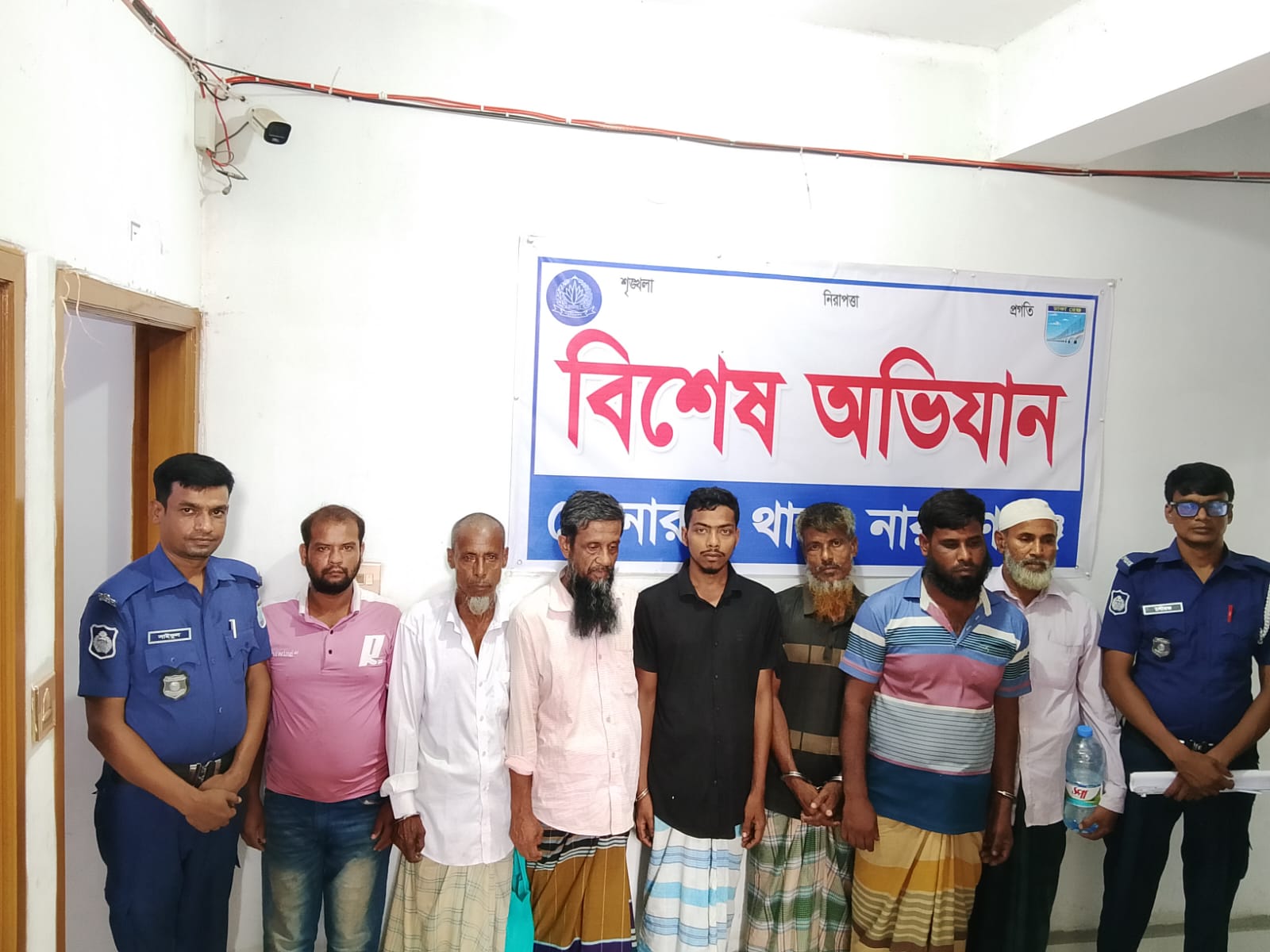 সোনারগাঁয়ে বিশেষ অভিযানে ৭ আসামি গ্রেফতার