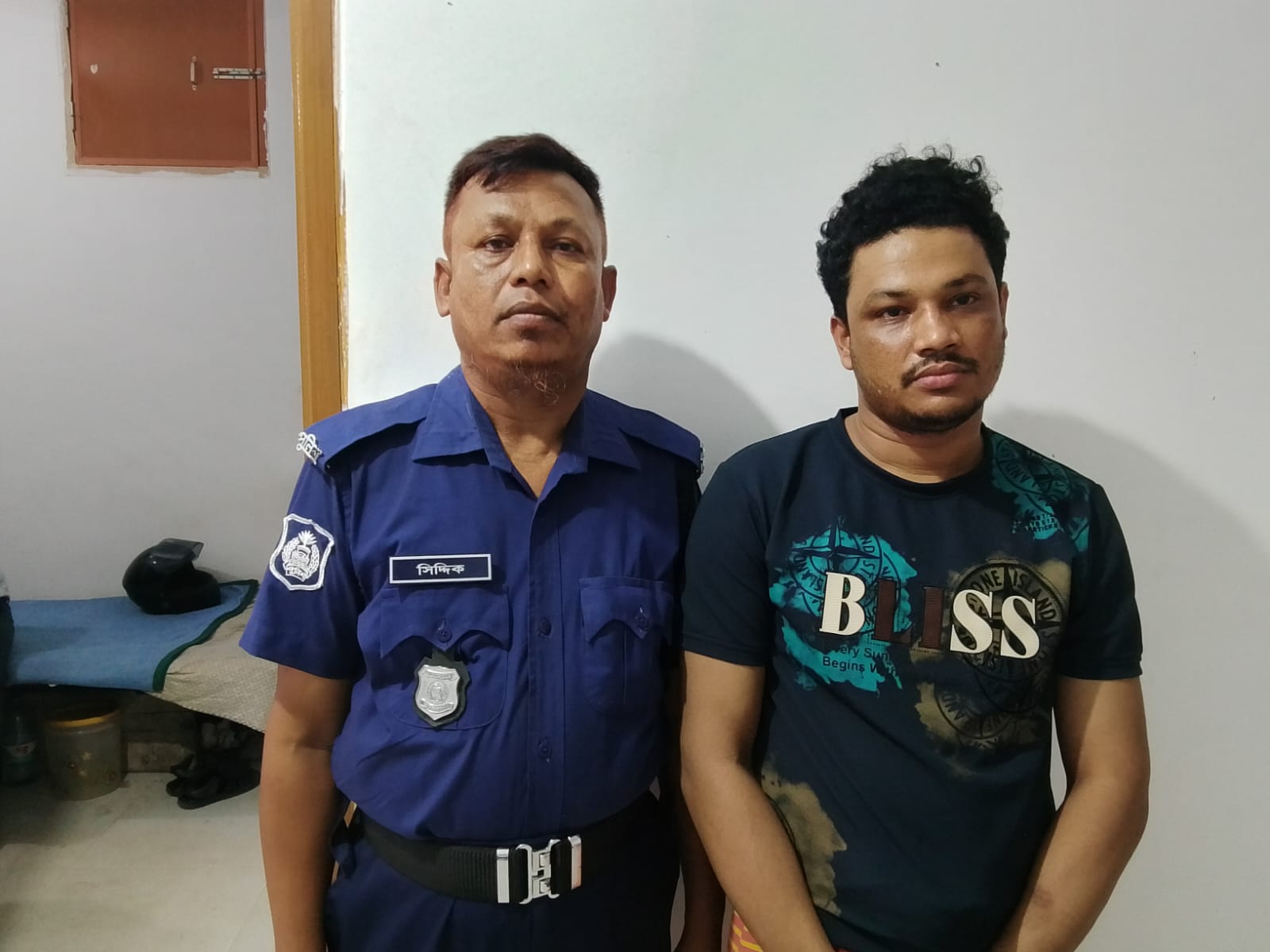 সোনারগাঁয়ে ২০০ পিস ইয়াবা ও নগদ টাকা উদ্ধার, মাদক ব্যবসায়ী গ্রেফতার