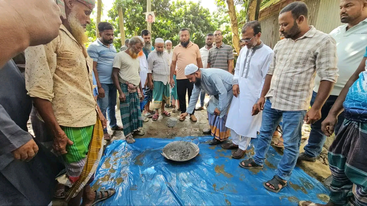 বৈদ্যের বাজার ইউনিয়নে ৩৬০ ফুট সড়ক উন্নয়নকাজের উদ্বোধন করেন ভারপ্রাপ্ত চেয়ারম্যান হাজী আব্দুল আল মামুন