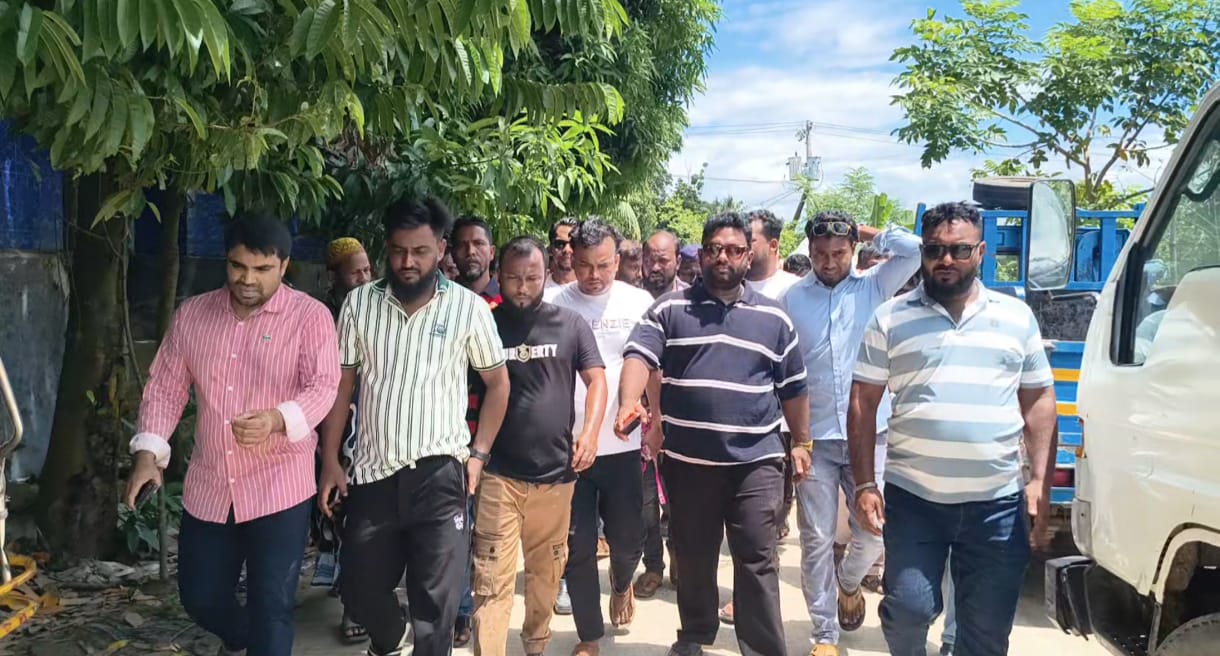 সোনারগাঁয়ে ক্ষতিগ্রস্ত ও অবহেলিত সড়ক পরিদর্শনে এমপির রাজনৈতিক সচিব খাইরুল ইসলাম সজিব