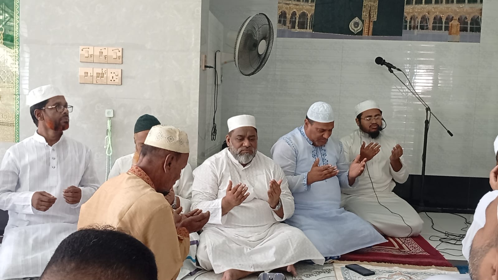 সোনারগাঁওয়ে এমপি মান্নানের সুস্থতা কামনায় দোয়া, আতাউর রহমানের উদ্যোগে শত শত মুসল্লির অংশগ্রহণ